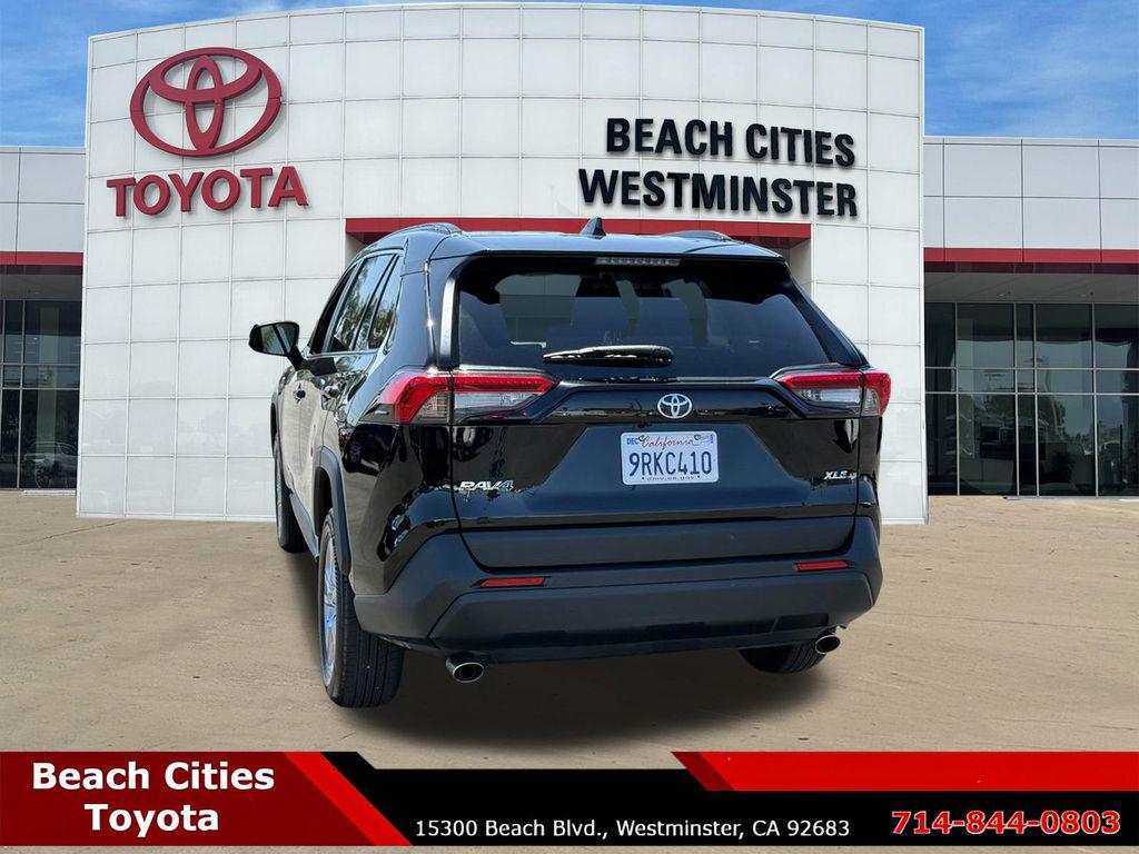صورة 9 لـ 2025 Toyota RAV4 XLE