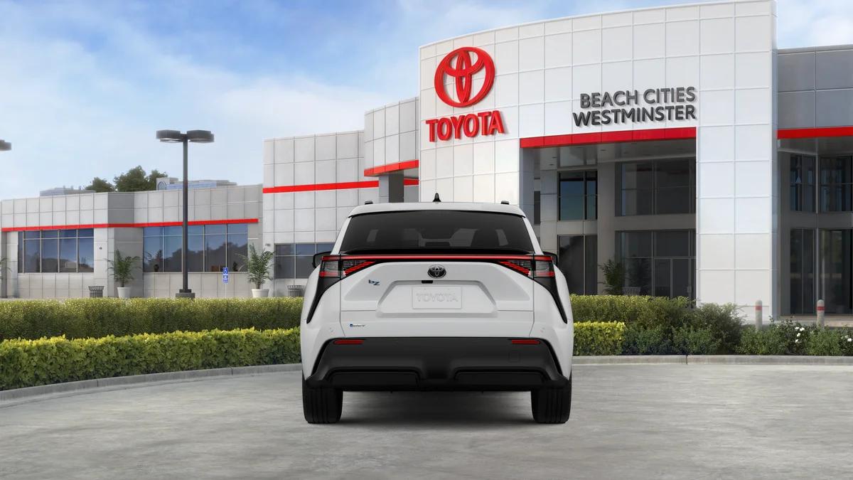 2026 Toyota BZ XLE PLUS — фото 10