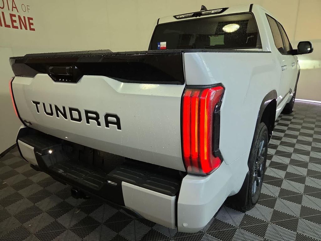 TOYOTA TUNDRA - 7