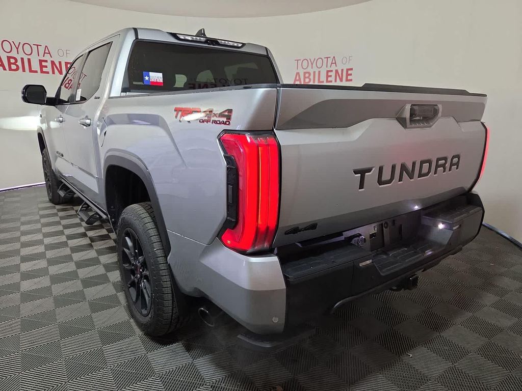 TOYOTA TUNDRA - 3