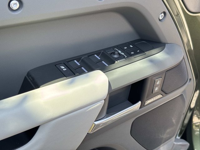 2026 LAND Rover DEFENDER S — миниатюра 20