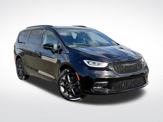 New 2026 Chrysler Pacifica Limited