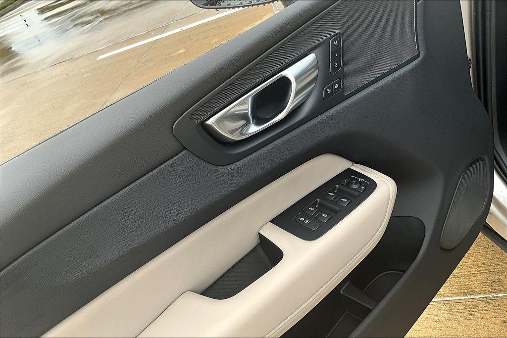 صورة مصغرة 18 لـ 2026 Volvo XC60 B5 PLUS