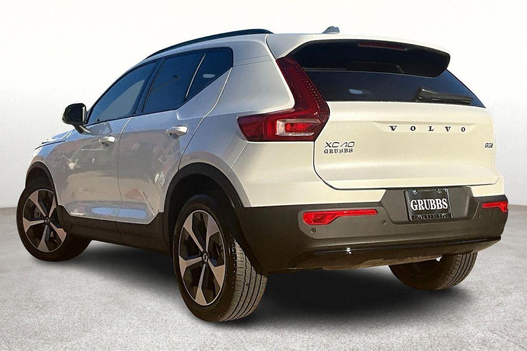 2026 Volvo XC40 B5 PLUS — фото 4