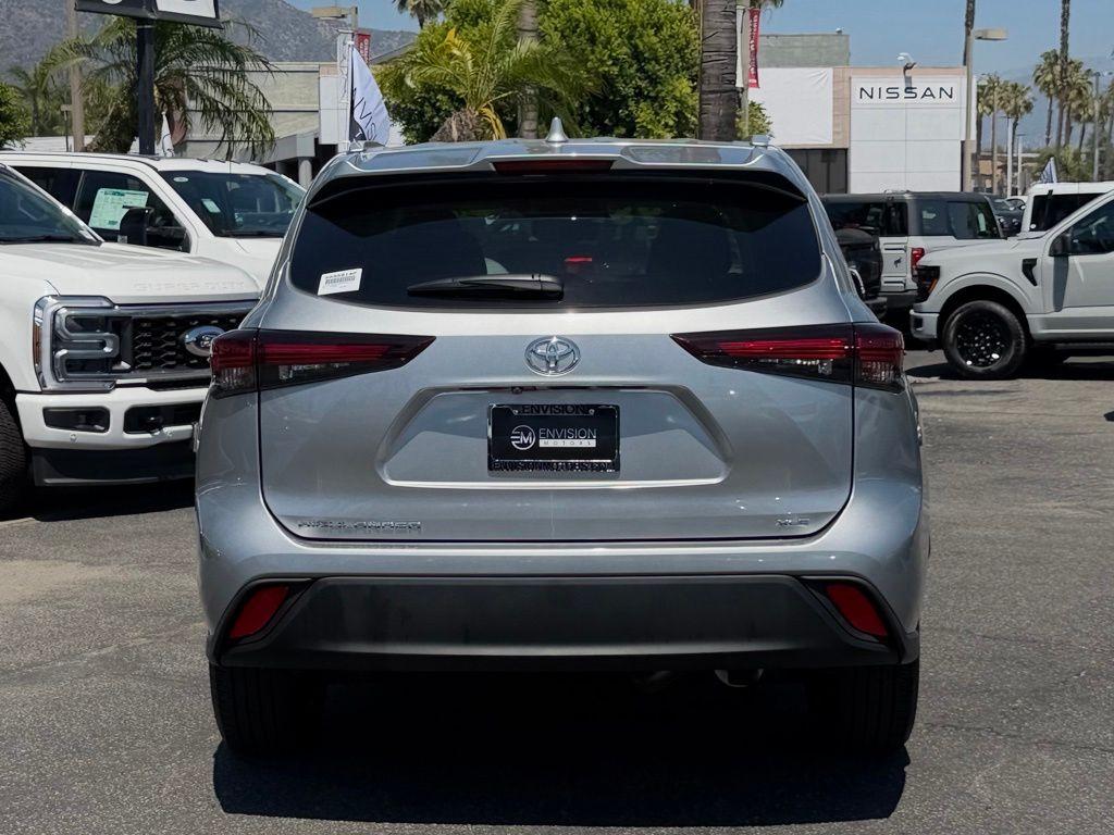 2025 TOYOTA HIGHLANDER XLE photo 8