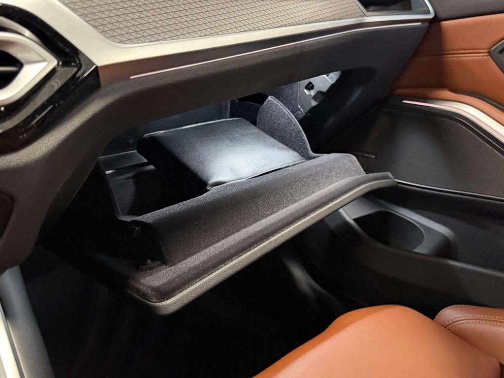 صورة مصغرة 47 لـ 2024 BMW M3 BASE