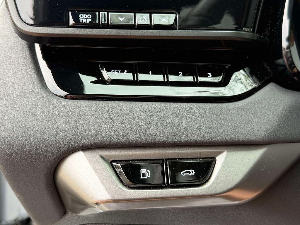 صورة مصغرة 33 لـ 2023 Lexus RX 350 PREMIUM