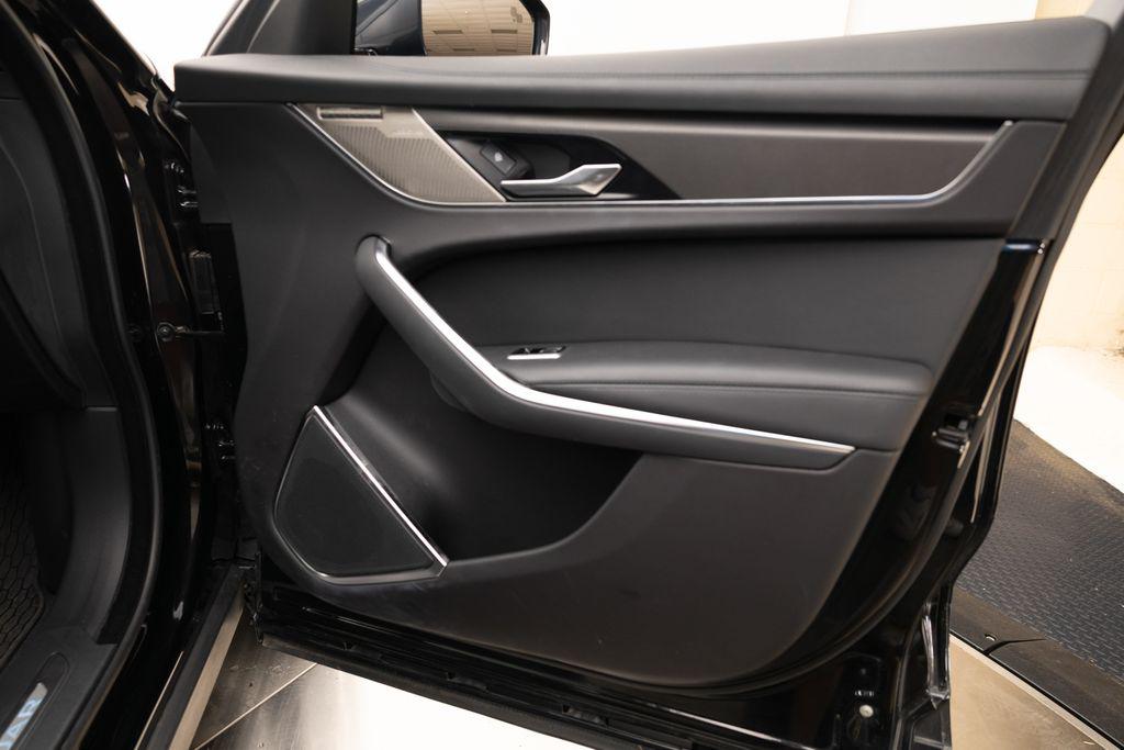 صورة مصغرة 26 لـ 2024 Jaguar F-PACE SVR P550 AWD AUTOMATIC