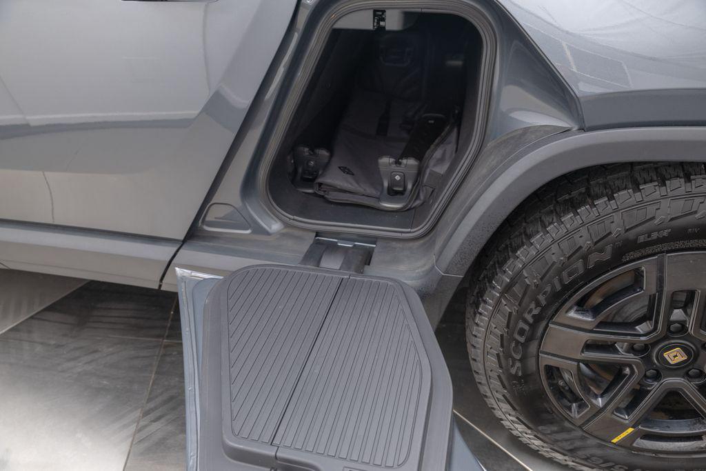 2023 Rivian R1T ADVENTURE QUAD MOTOR LARGE PACK 缩略图 37