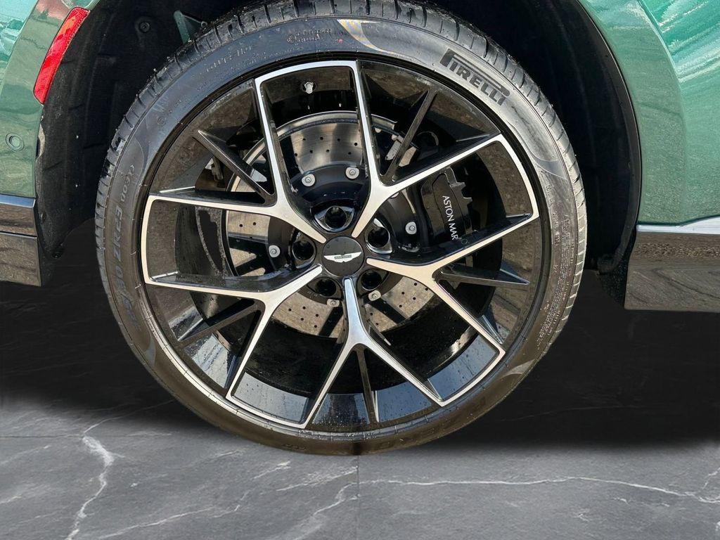 2026 Aston Martin DBX 707 — миниатюра 32