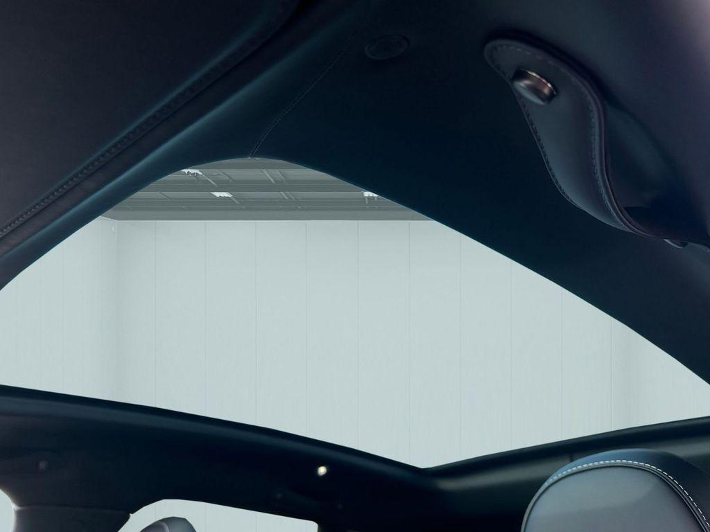 2026 Aston Martin DBX 707 — миниатюра 15