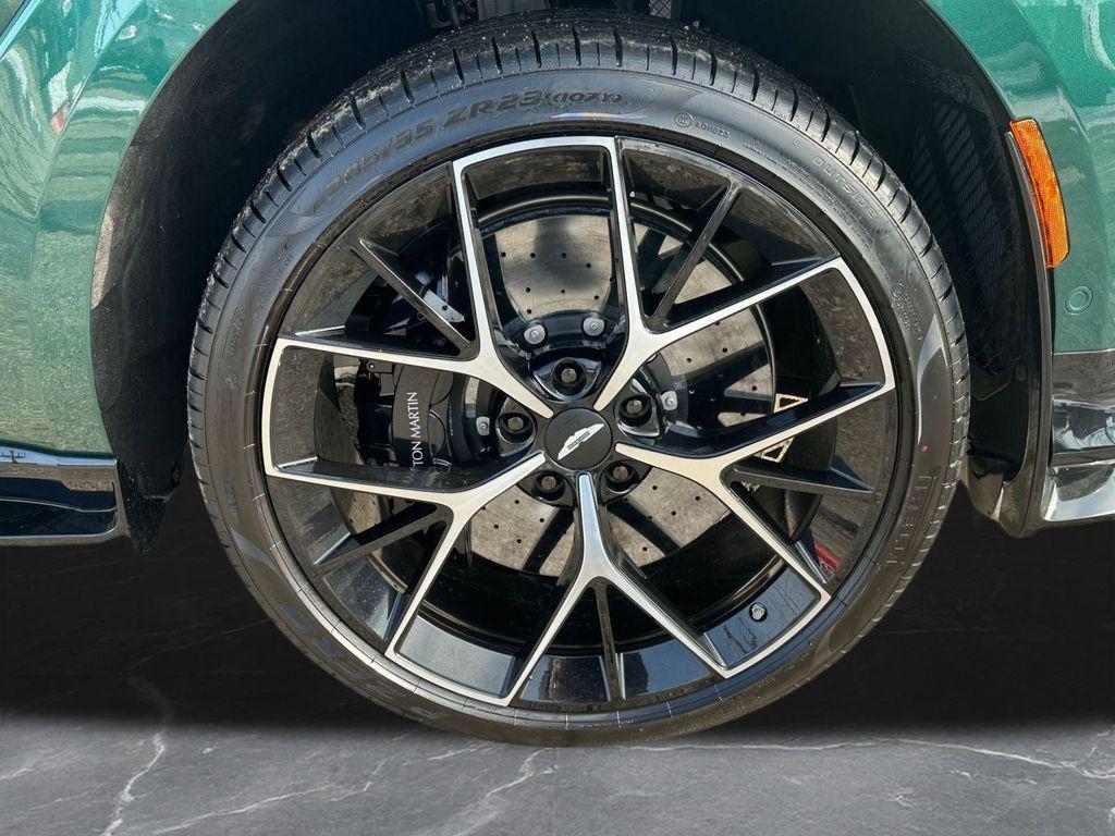 2026 Aston Martin DBX 707 — миниатюра 31