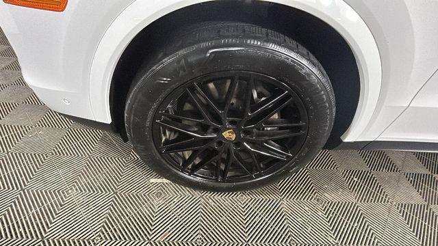 صورة 9 لـ 2024 Porsche CAYENNE