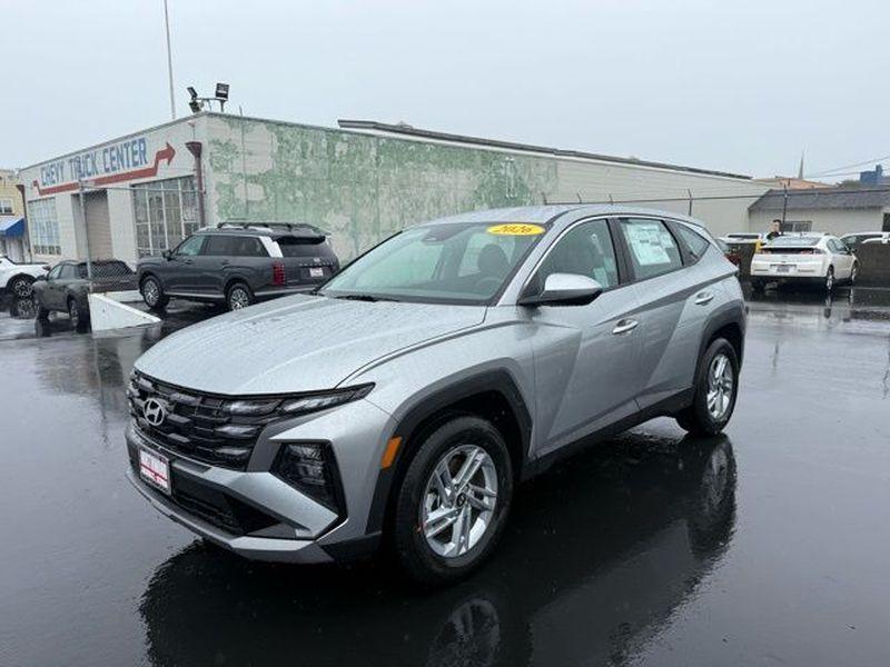 New 2026 Hyundai TUCSON SE