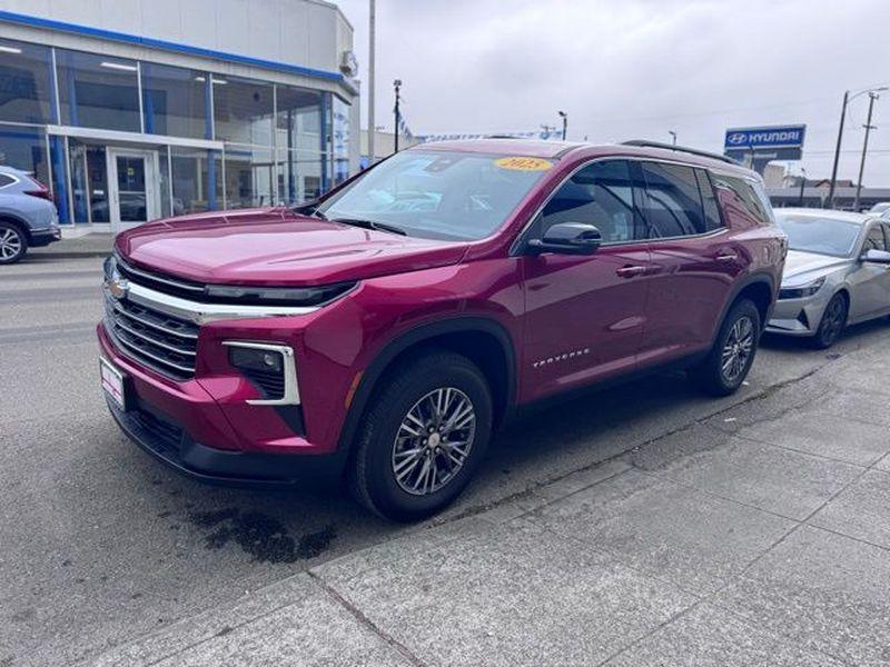 New 2025 Chevrolet Traverse LT