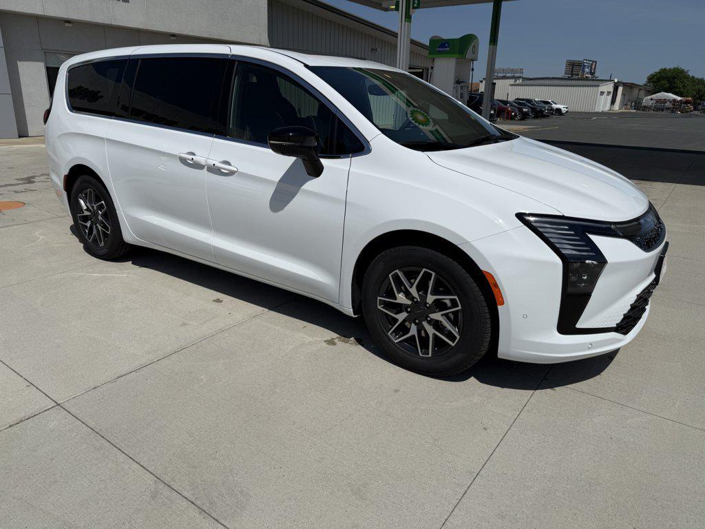 New 2027 Chrysler Pacifica Limited
