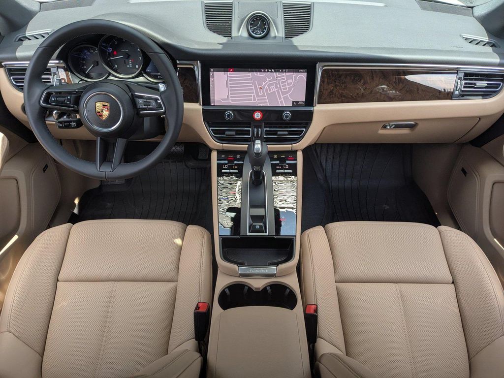 2026 Porsche MACAN thumbnail 23