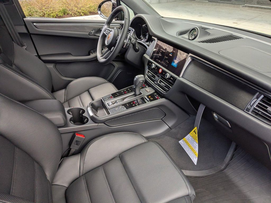 2026 Porsche MACAN MACAN GTS — миниатюра 26