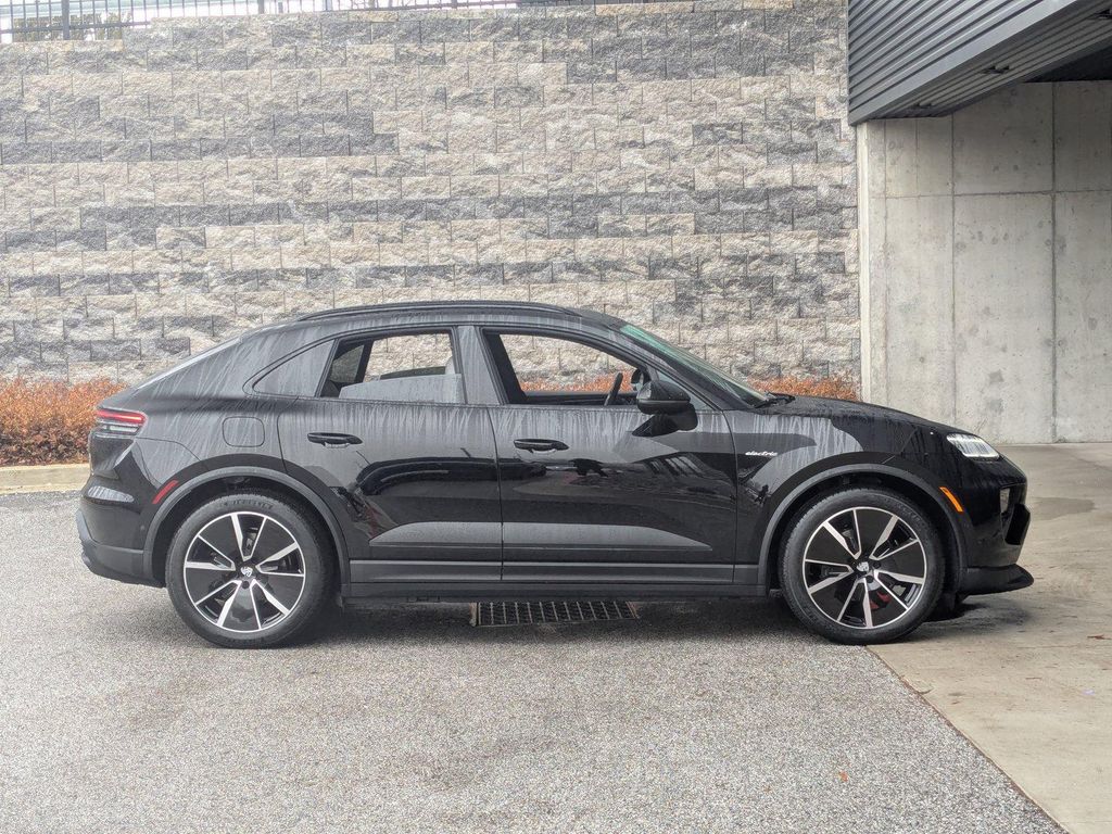 صورة 8 لـ 2026 Porsche MACAN MACAN ELECTRIC 4