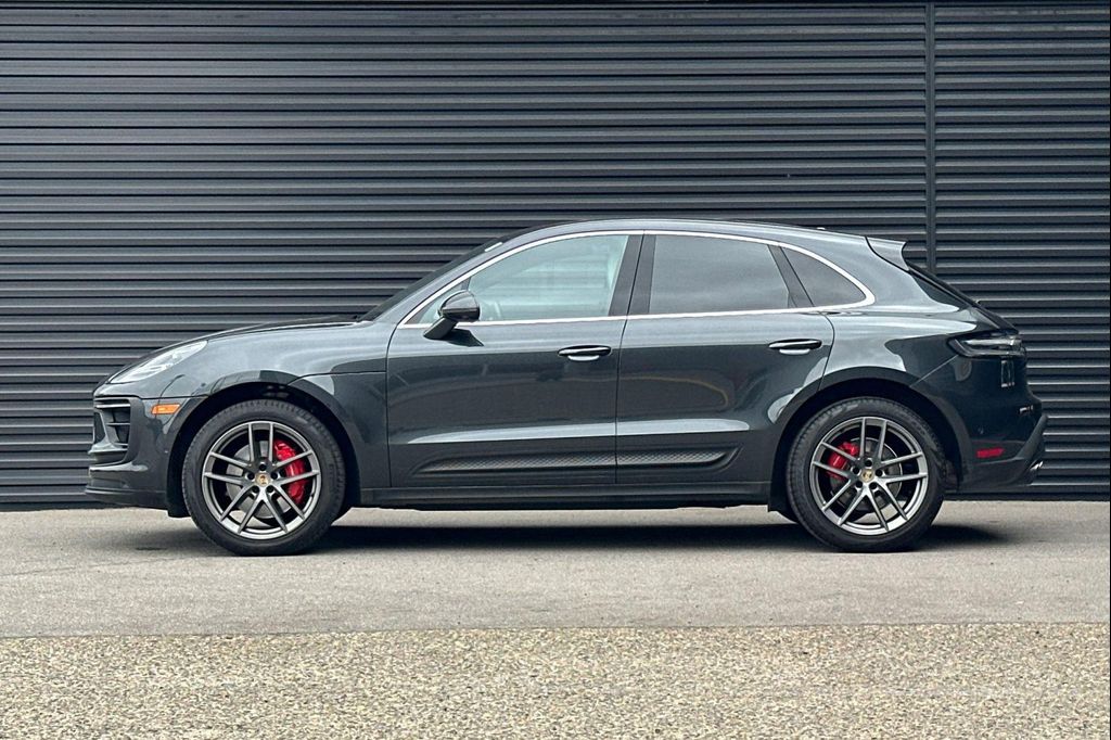 صورة 2 لـ 2023 Porsche MACAN