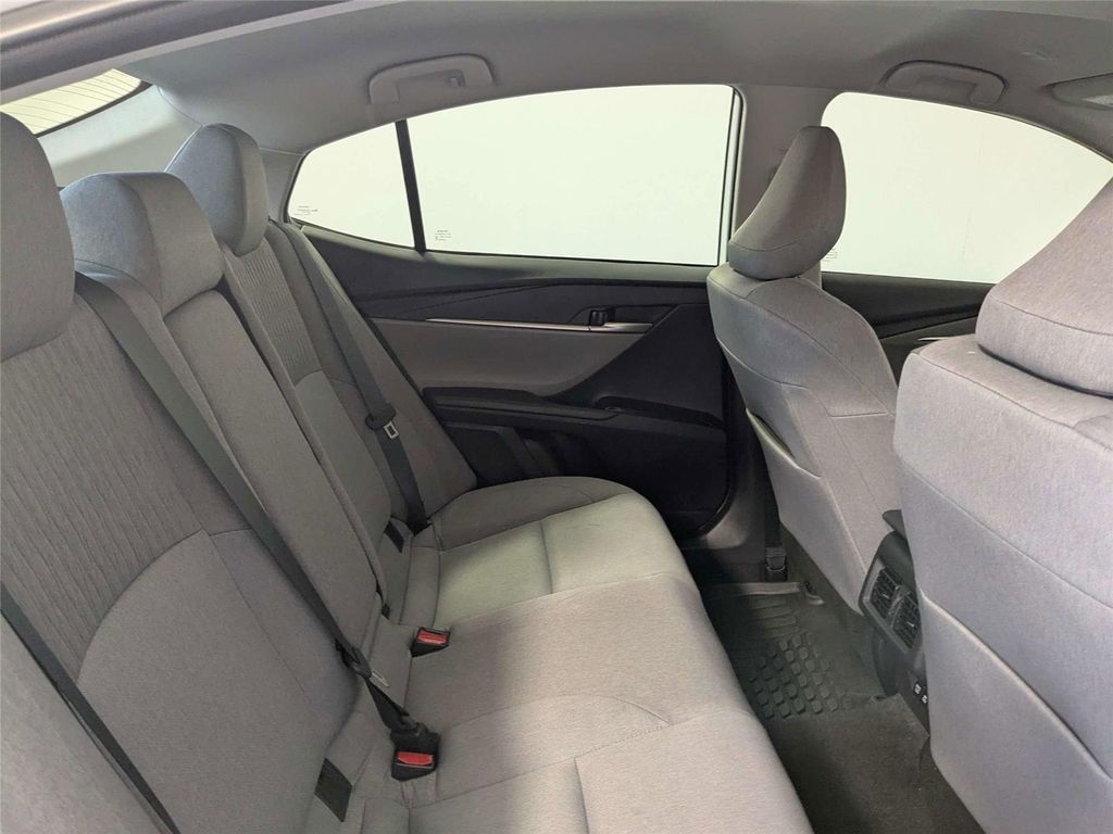 صورة مصغرة 28 لـ 2026 Toyota CAMRY LE