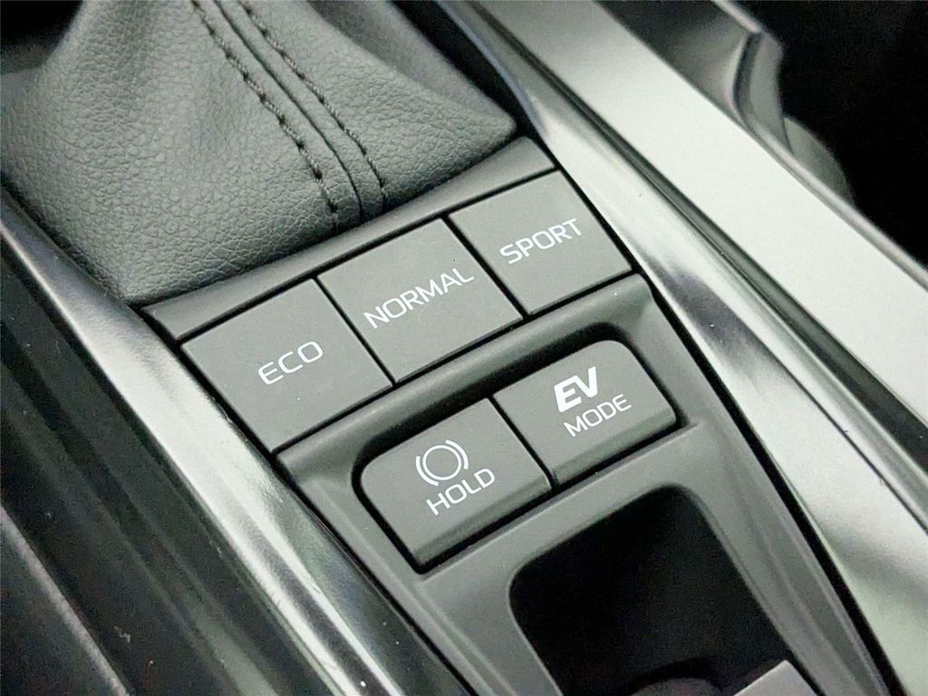 صورة مصغرة 24 لـ 2026 Toyota CAMRY LE