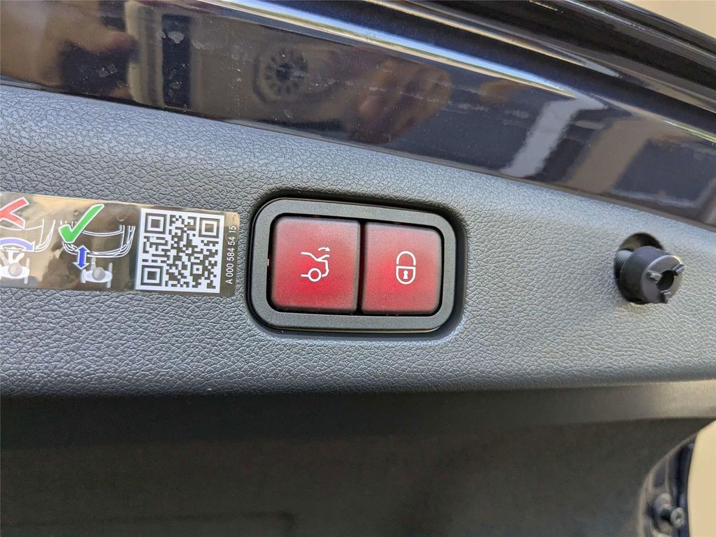 MERCEDES-BENZ E-CLASS - 8