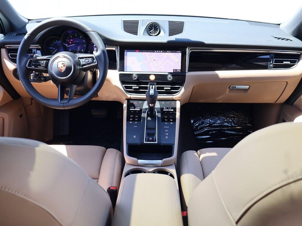 2026 Porsche MACAN thumbnail 21