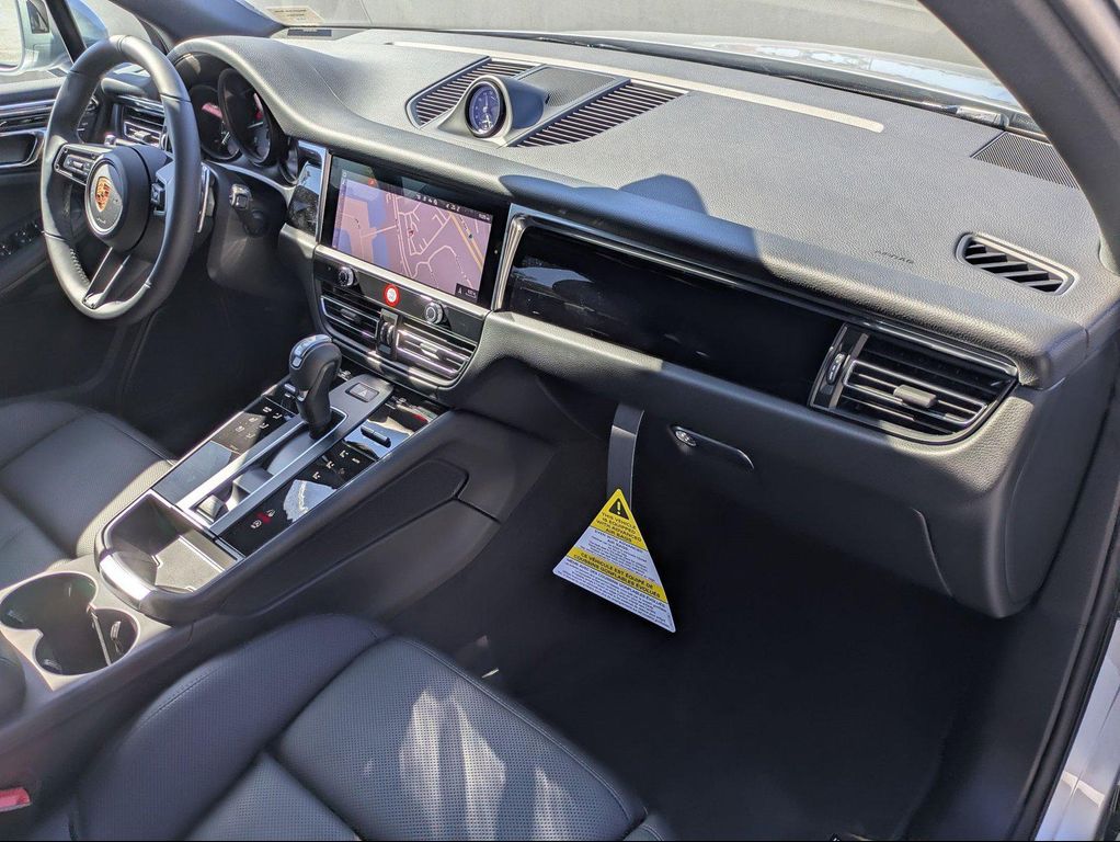 2026 Porsche MACAN — миниатюра 26