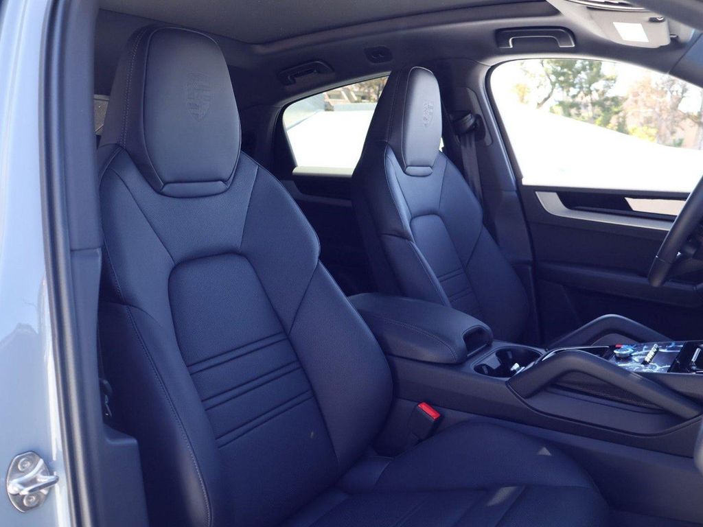 2026 Porsche CAYENNE — миниатюра 24