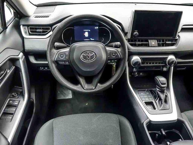صورة مصغرة 12 لـ 2025 Toyota RAV4 LE