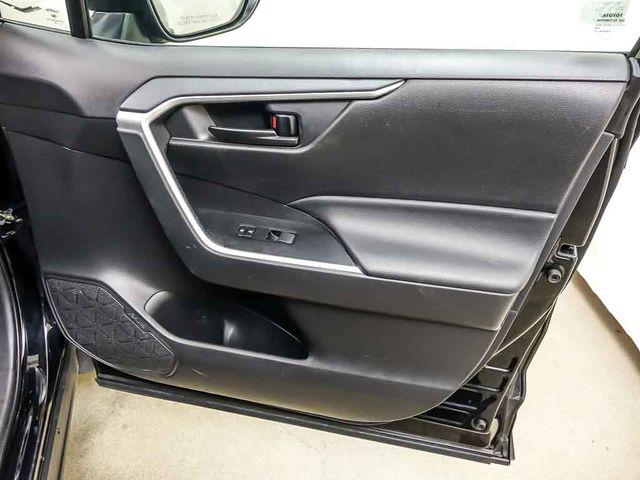 صورة مصغرة 24 لـ 2025 Toyota RAV4 LE