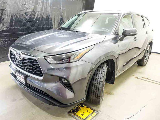 2023 TOYOTA HIGHLANDER XLE photo 4