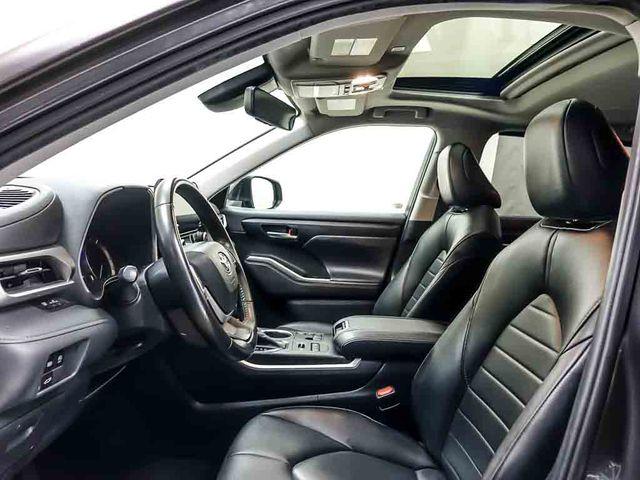2023 TOYOTA HIGHLANDER XLE photo 9