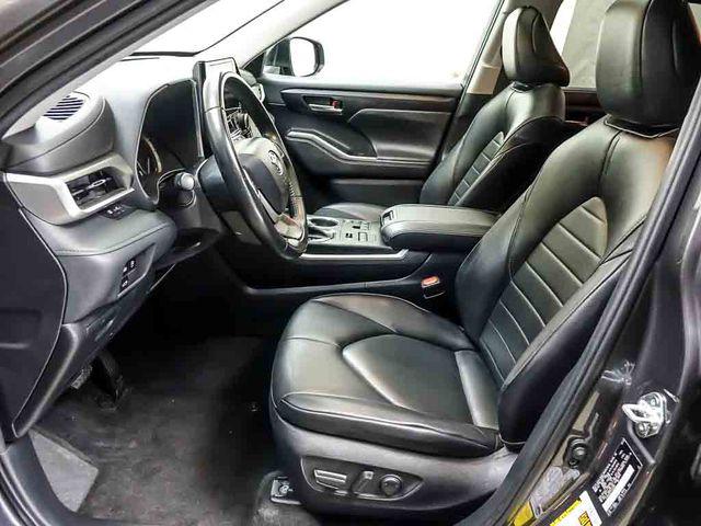 2023 TOYOTA HIGHLANDER XLE photo 8