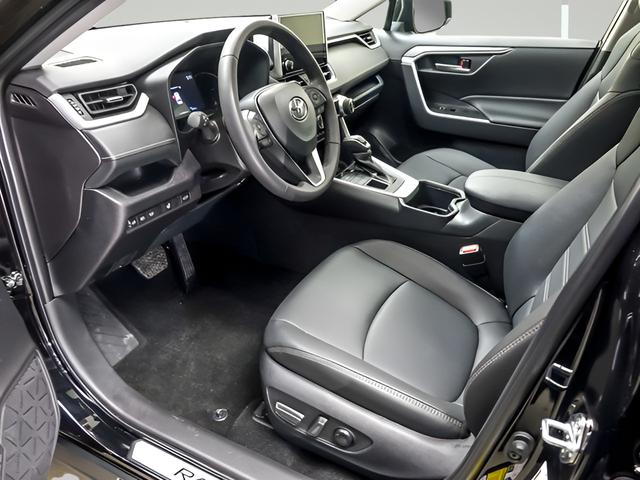 2025 Toyota RAV4 XLE PREMIUM — фото 10