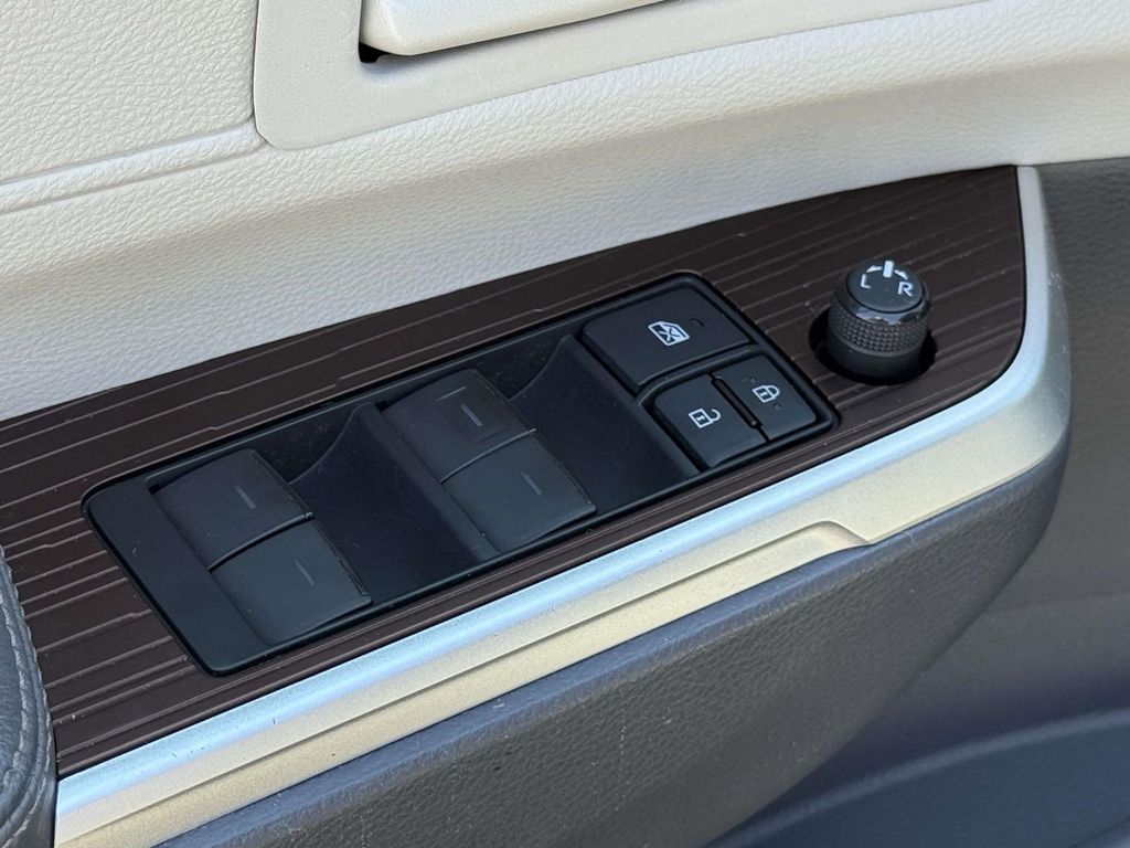 2021 Toyota SIENNA LE 缩略图 31