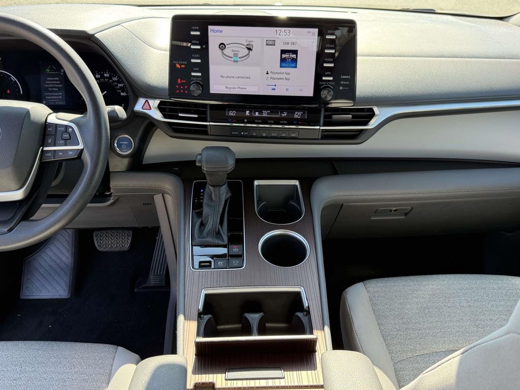 2021 Toyota SIENNA LE 缩略图 18
