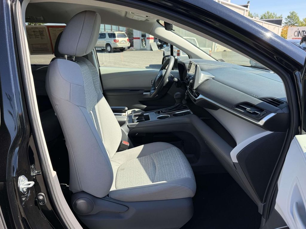 2021 Toyota SIENNA LE 缩略图 15