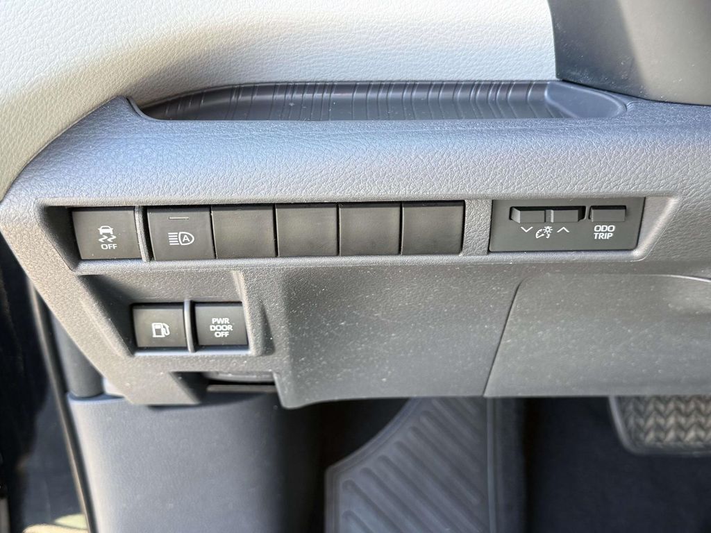 2021 Toyota SIENNA LE 缩略图 32