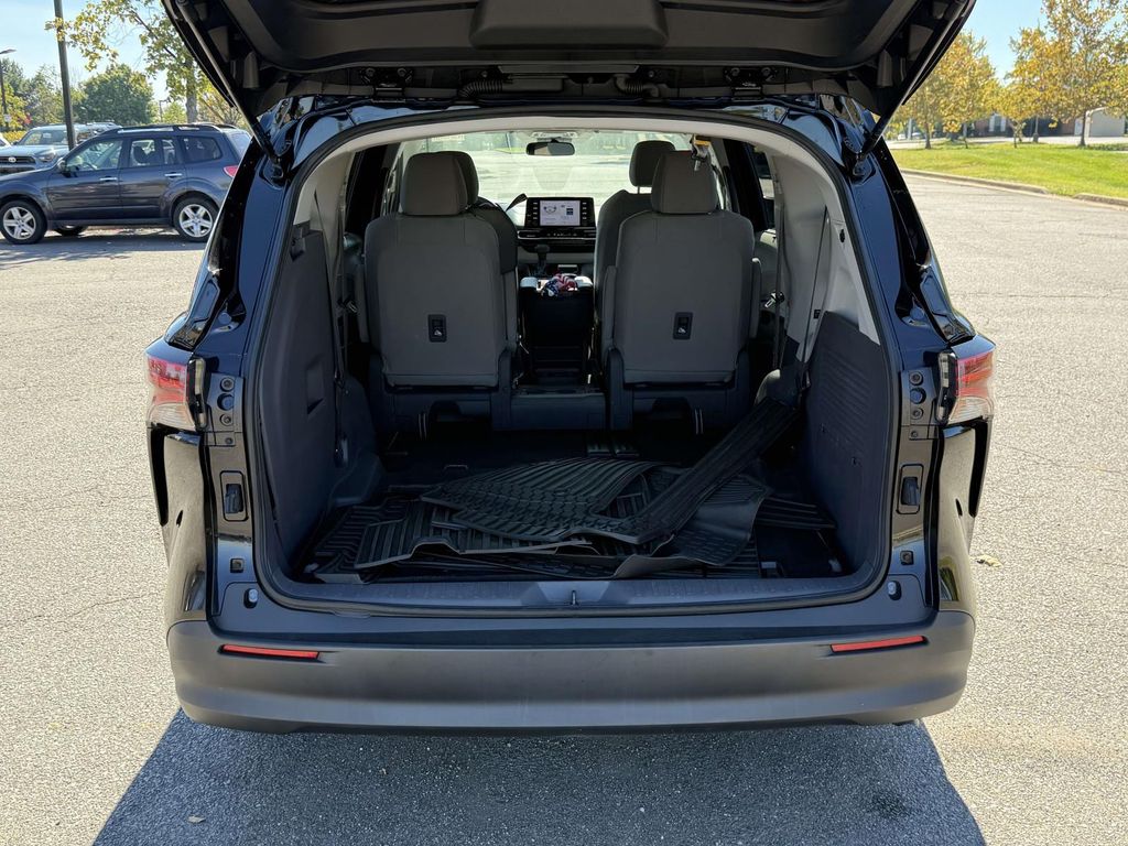 2021 Toyota SIENNA LE 缩略图 33