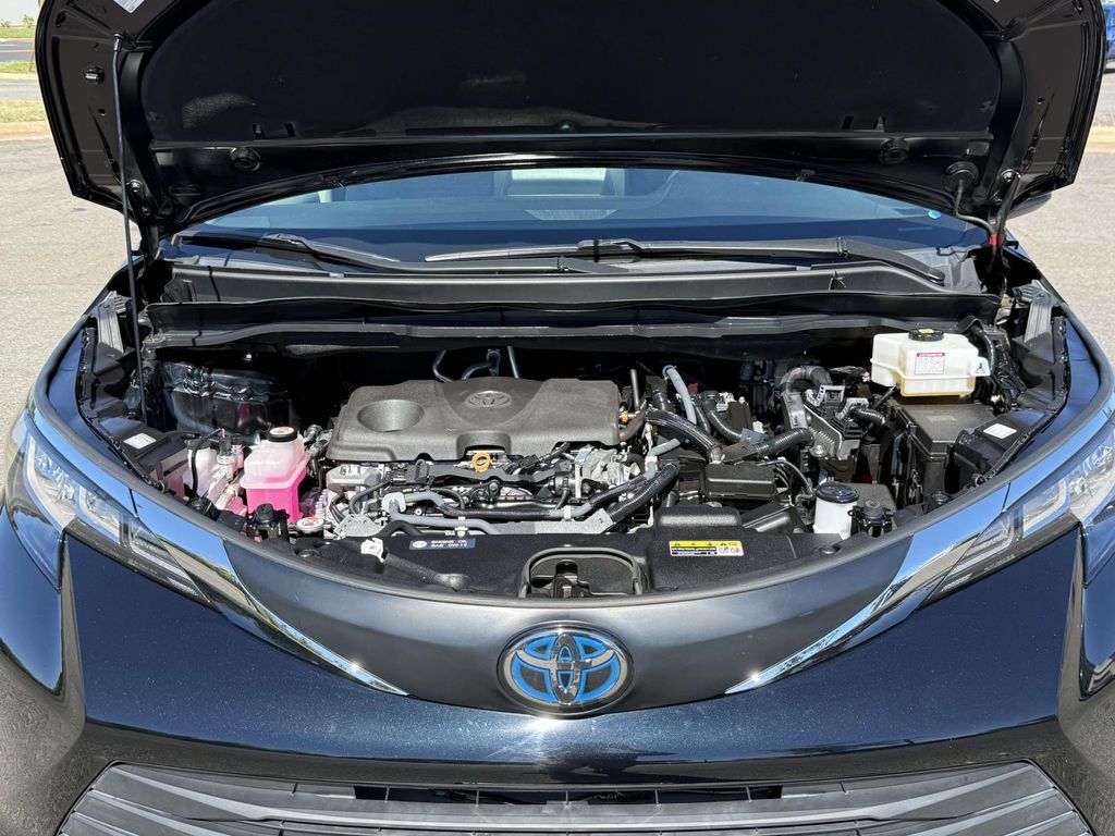 2021 Toyota SIENNA LE 缩略图 12