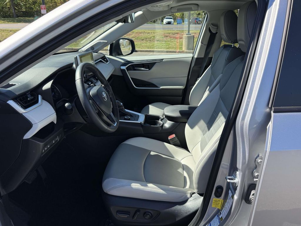 صورة مصغرة 12 لـ 2021 Toyota RAV4 HYBRID XLE PREMIUM