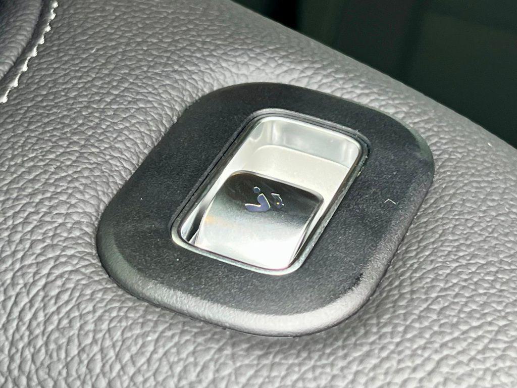 2026 Mercedes-BENZ GLS — миниатюра 55