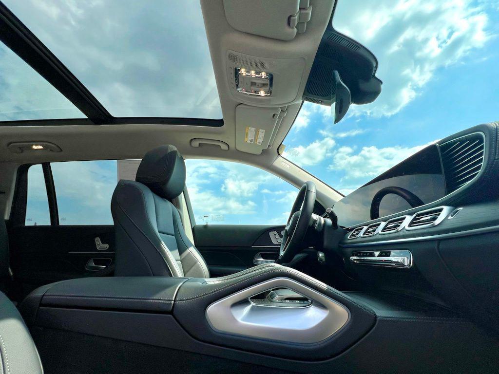 2026 Mercedes-BENZ GLS — миниатюра 22