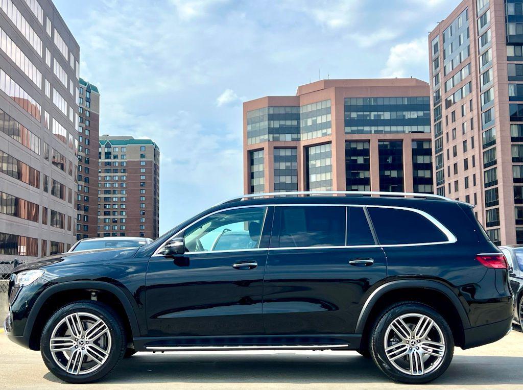 2026 Mercedes-BENZ GLS — миниатюра 11