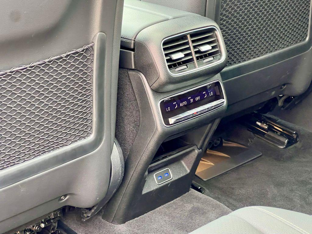2026 Mercedes-BENZ GLS — миниатюра 33