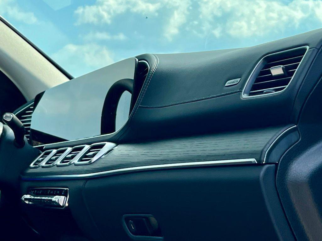 2026 Mercedes-BENZ GLS — миниатюра 23