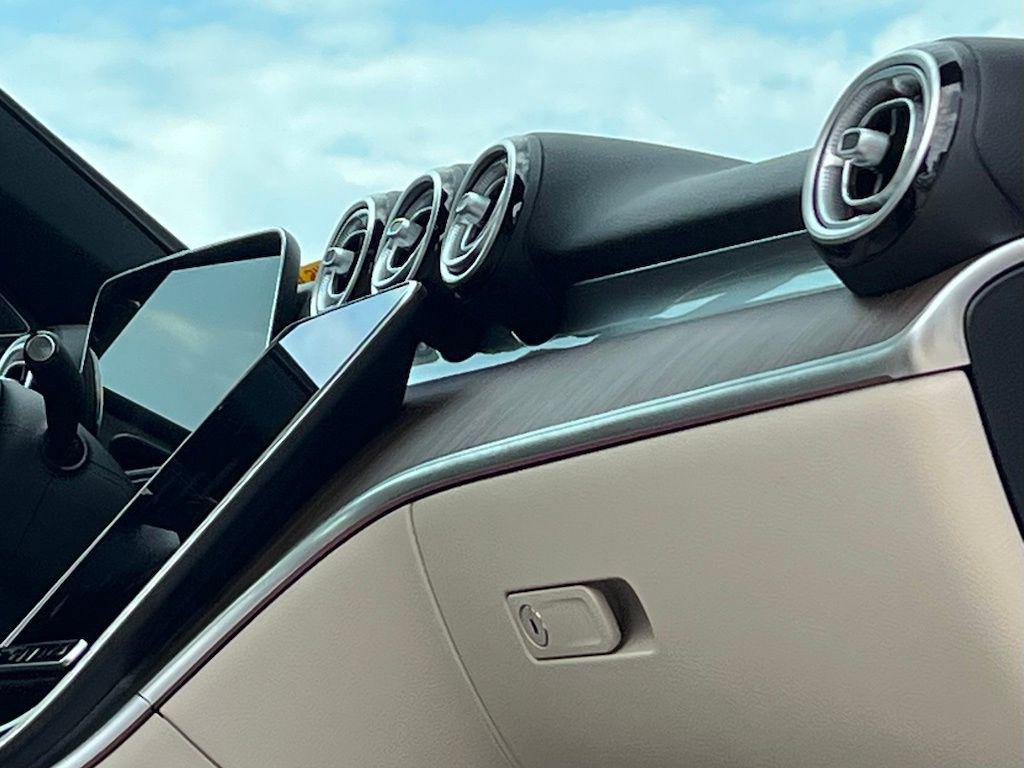 صورة 10 لـ 2026 Mercedes-BENZ C-CLASS