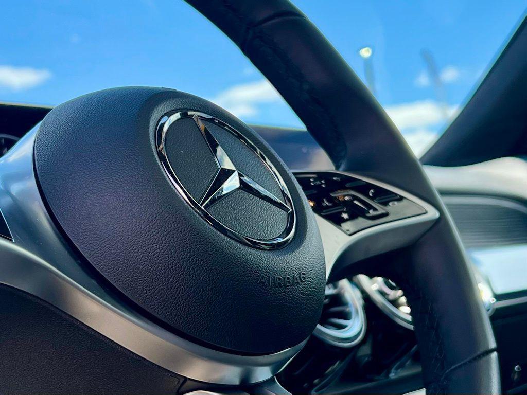 2026 Mercedes-BENZ GLB — миниатюра 11